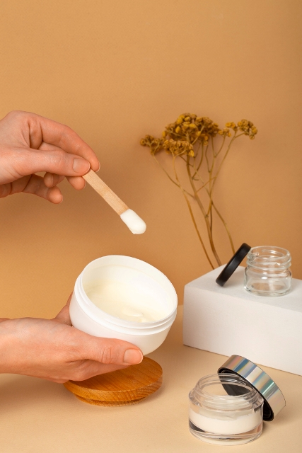 Proceso artesanal de elaboración de cosmética natural Luzia